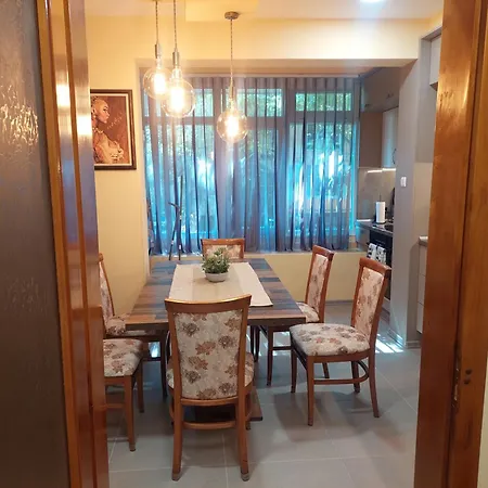 Dellux - Petra Varna